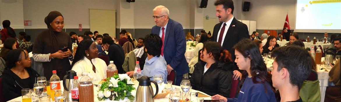 ESOGÜ YÖNETİMİ TÖMER ÖĞRENCİLERİYLE İFTARDA BULUŞTU